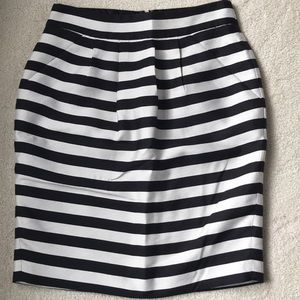 Banana Republic pencil skirt with pockets, size 0